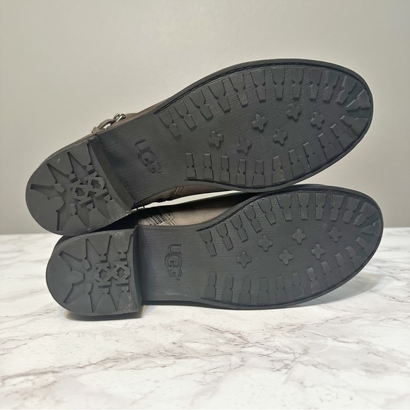 UGG Bellamy Distressed Gray Leather Sheepskin Ankle Boots Women’s Size 8… - Picture 8 of 13